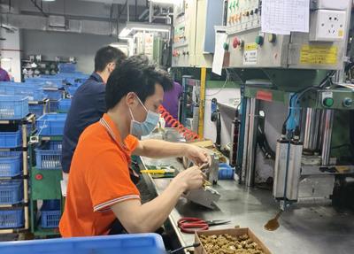 贛州開發(fā)區(qū)黨務公開網-- 贛州經開區(qū)黨工委作風建設專題分析會暨&ldquo;七個有之&rdquo;專項治理工作會議召開 - 贛州經開區(qū)第三季度政企圓桌會暨新材料上下游產品對接交流會舉行 - &ldquo;甘霖行動&rdquo;引活水 保障生產解民憂 - 胡昊:加強國資系統(tǒng)監(jiān)管,以勤廉建設引領國有企業(yè)做強做優(yōu)做大 - 【黨風廉政建設】鳳崗鎮(zhèn):編印警示錄 讓廉政教育入腦入心 - 本區(qū)資訊